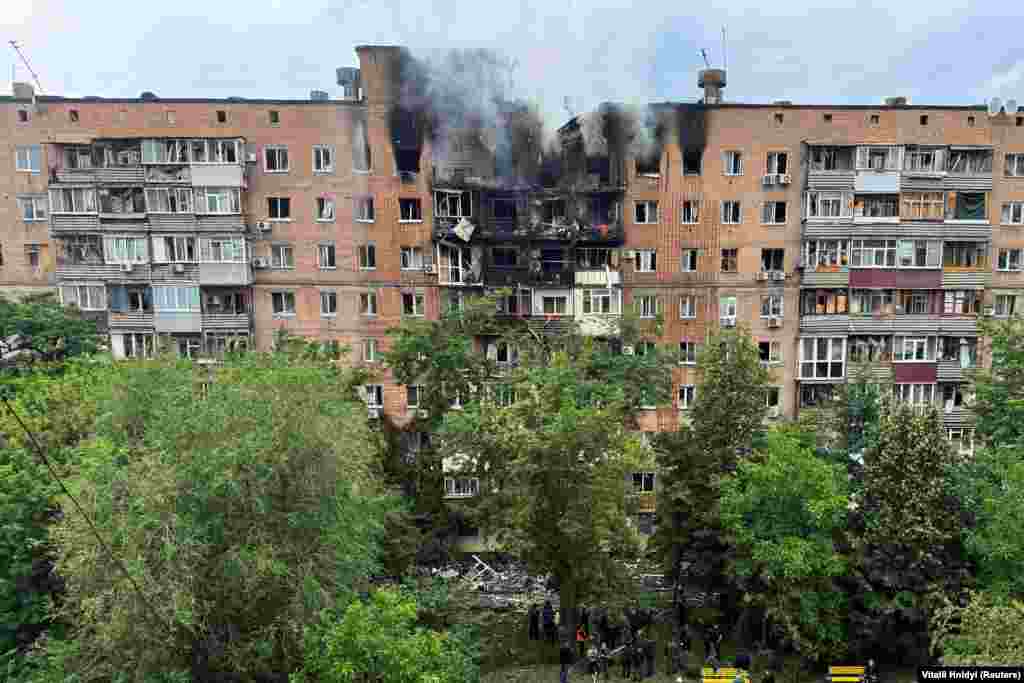 Вид на жилой дом, пострадавший от удара российского беспилотника на фоне нападения России на Украину, в Харькове, Украина, 7 июня 2025 года. REUTERS/Vitalii Hnidyi