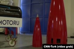 Айга учуруу долбоору үчүн колдонула турган гибрид ракетанын шекили. Стамбул, Түркия. 2021-жылдын 28-февралы.