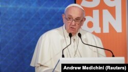 Папа Римський Франциск був госпіталізований для планової операції на кишківнику 4 липня