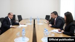 Georgia - Georgian Deputy Foreign Minister Gigi Gigiadze (R) meets with Armenian Ambassador Yuri Vartanian, Tbilisi, 4May2015.