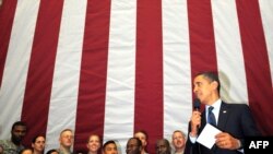 رييس جمهور آمريكا روز سه شنبه بدون اعلام قبلى و در مسير بازگشت خود از استانبول به واشينگتن در بغداد توقف كرد و در جمع سربازان آمريكايى حاضر در عراق حضور يافت.