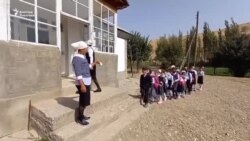 Алтымыштай окуучу төрт бөлмө үйдө окуп жатат