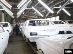 خط مونتاژ خودرو پژو پارس در کارخانه ایران‌خودرو - شیراز آذر ۱۳۹۹