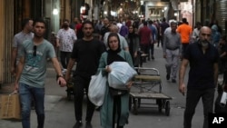 Shoppers at Tehran's Grand Bazaar (file photo)