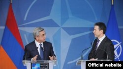 Президент Армении Серж Саргсян и генеральный секретарь НАТО Андерс Фог Расмуссен, Брюссель, 6 марта 2012 г.