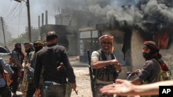 Бойцы бедуинского ополчения в одной из друзских деревень в провинции Эс-Сувайда, 18 июля 2025 года