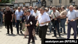 Armenia - Dashnaktsutyun leaders Armen Rustamian (right) and Ishkhan Saghatelian celebrate Republic Day in Yerevan, May 28, 2025.