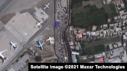 США і багато інших країн почали евакуацію своїх громадян з Афганістану після того, як в середині серпня контроль над країною встановив рух «Талібан»