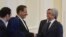 Президент Армении Серж Саргсян (справа) приветствует первого вице-президента Ирана, 15 октября 2015 г.