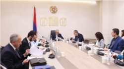 Պապիկյանը վստահեցնում է, ընդդիմությունը՝ կասկածում․ ինչ կտա ծառայության կրճատումը