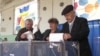 Жители Донбасса голосуют в 1-м туре выборов президента