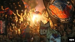 Англияның «Манчестер Сити» командасы мен  Ресейдің «ЦСКА» клубының ойынына келген ресейлік жанкүйерлер. Мәскеу, 23 қазан 2013 жыл.