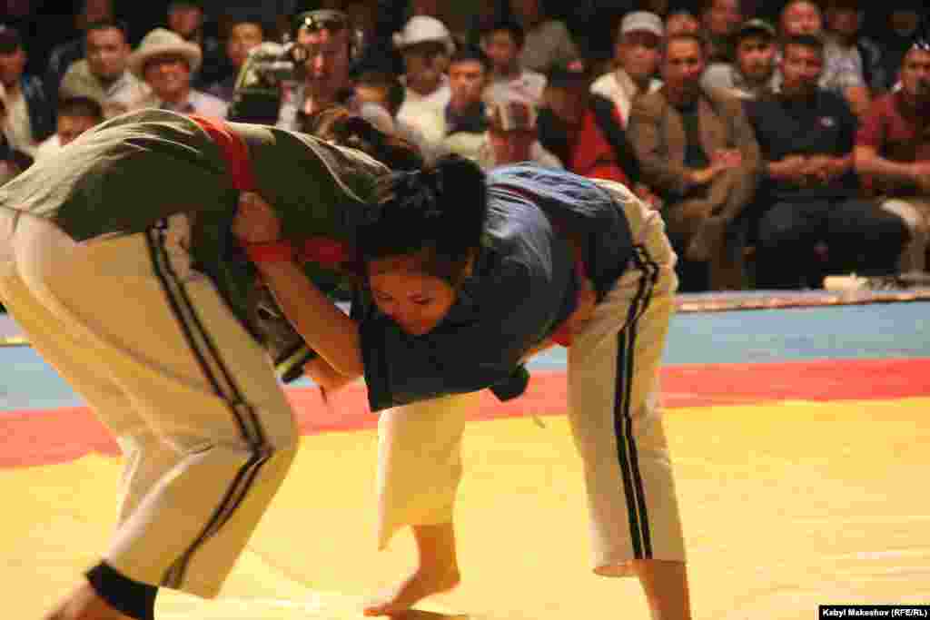 Алыш күрөшү боюнча башкы машыктыруучу Кабыл Бөрүбаевдин айтымында, жеңүүчүлөр 24-майда Иран өлкөсүндө өтө турган Азия чемпионатында өлкө намысын коргоо үчүн барат.