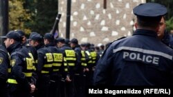 В оппозиции считают, что если кто-то и заинтересован в дестабилизации, то прежде всего власти