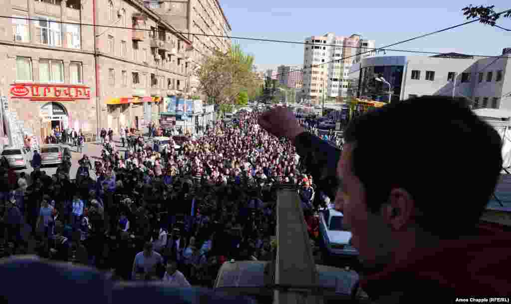 سرکیسیان با تغییر سیستم حکومتی آن کشور، به&zwnj;عنوان نامزد حزب حاکم برای احراز پست نخست وزیری به پارلمان معرفی شد.