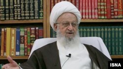 آیت‌الله مکارم شیرازی خواستار شکست سکوت «علما» درباره رفتار محمود احمدی‌نژاد در حاشیه تشییع جنازه هوگو چاوز شده است