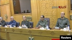 جلسه شورای عالی نیروهای مسلح مصر، تنها یکی روز پیش از کناره‌گیری مبارک