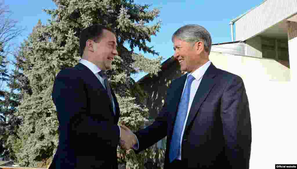 Встреча Алмазбека Атамбаева с премьер-министром России Дмитрием Медведевым. 5 декабря 2012 года