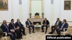 Встреча президентов России и Армении - Владимира Путина (справа) и Сержа Саргсяна - в Кремле, Москва, 10 августа 2016 г.․  