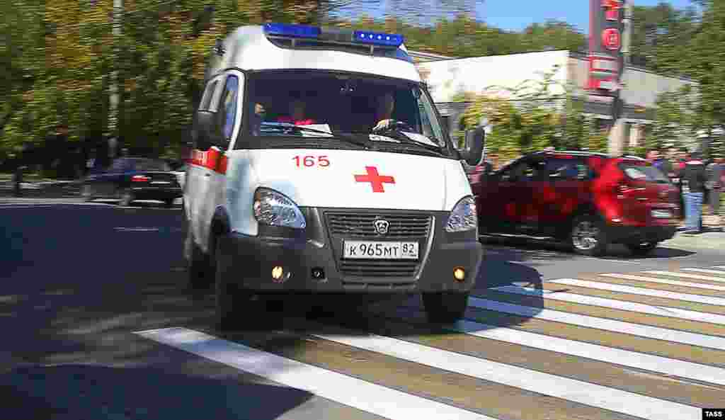 Keriç politehnik kolleciniñ binasından &laquo;ilk yardım&raquo; maşinaları kete 