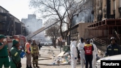 به گزارش رسانه‌های محلی، احتمالاً حدود ۲۰۰ بی‌خانمان و مهاجر در میان سکنه ساختمان بودند.