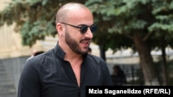 «Мне сказали: "Если хочешь, смени даже лицо, имя и фамилию". Мне нужно решить, что мне подойдет», – с улыбкой сказал Габуния