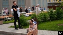 Поширеність російської мови впливає на те, якою мовою батьки спілкуються зі своїми дітьми