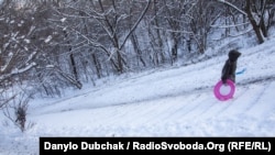 У кількох областях України спостерігається сніжна погода