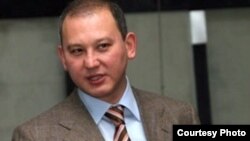 Мұхтар Жәкішевтің "Қазатомпром" компаниясы президенті кезіндегі  суреті. 