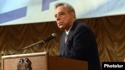 Armenia - Former Foreign Minister Vartan Oskanian speaks at an opposition party congress in Yerevan, 27Jan2017.