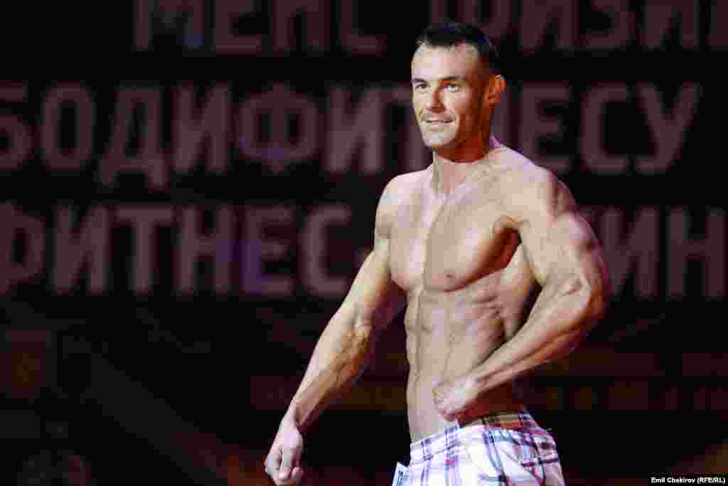 Ушул эле категорияда бою 174 см.ден жогоркулар арасында Владимир Семенов жеңүүчү болду. Экинчи орунду Самат Абышев, 3-орунду Станислав Самаков алды.