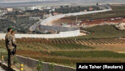 نیروهای ارتش لبنان در حال گشت‌زنی در مرز کشورشان و اسرائیل هستند