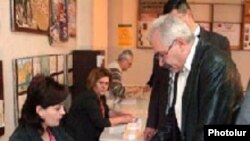 انتخابات از ساعات اولیه صبح روز شنبه آغاز شد.