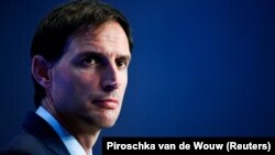 ووپکه هوکسترا، وزیر امور خارجه هلند