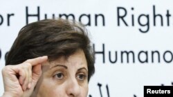 شیرین عبادی در نامه خود به ناوی پیلای نوشته است که مامورين امنيتی، خانواده ها و بستگان کشته شدگان حوادث اهواز را با تهديد مجبور به سکوت کرده اند.