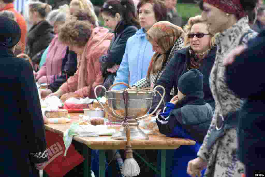 Фота Ўладзя Грыдзіна - Праваслаўны Вялікдзень у Менску. 19 красавіка 2009