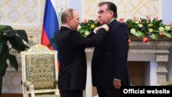 Владимир Путин ба президенти Тоҷикистон ба хотири талошҳояш дар тақвияти ҳамкориҳои Тоҷикистону Русия ордени Александр Невскийро месупорад. Моҳи феврали 2017