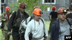 Команда рятувальників на шахті імені Карла Маркса в Єнакієвому, 8 червня 2008 року