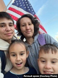 Талия и Евгения с детьми, США