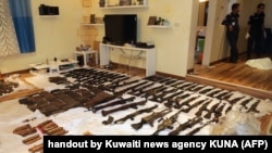 این عکس را خبرگزاری رسمی کویت پس از انتشار خبر سلاح‌های یافت‌شده در هفته گذشته منتشر کرد