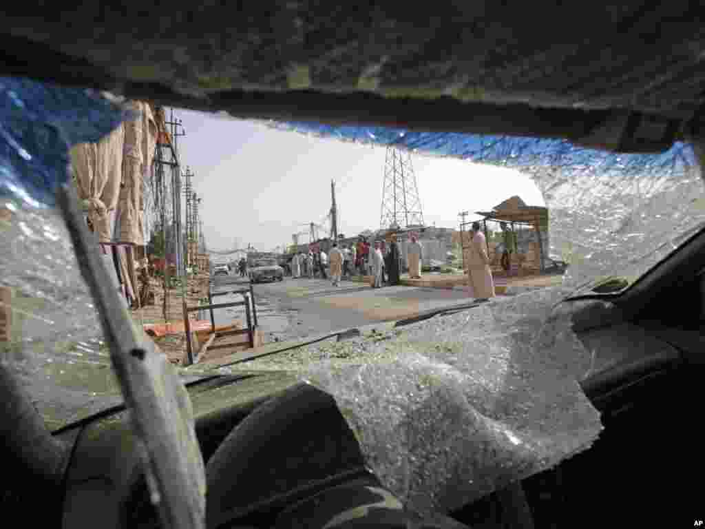 В Багдаде пока не спокойно. - 4 мая 2011 г. был совершен террористический акт у кафе в столице Ирака.  Фото AP.      