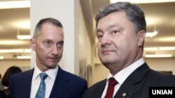 Медиамагнат Борис Ложкин (сол жақта) мен Украина президенті Петр Порошенко.  