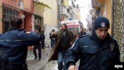 به‌ گفته‌ پليس قربانيان «جنايات» حزب الله‌ پيش از کشته‌ شدن، شکنجه‌ شده و سپس اجساد آنها در زيرزمين منازل دفن شده‌است