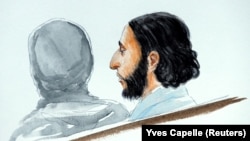 Париждеги террордук чабуулга айыпталгандарын бири Салах Абдеслам Брюсселдеги сот процессинде, 5-февраль, 2018-жыл. 