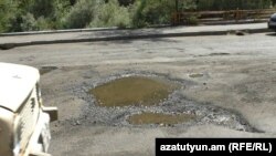 Ալավերդու վարորդները դժգոհում են՝ ներհամայնքային քարուքանդ ճանապարհների պատճառով ավելորդ ծախսեր են անում 