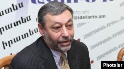 Armenia - Alexander Arzumanian, a leader of the opposition Free Democrats party, at a news conference in Yerevan, 2Feb2012.
