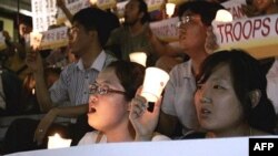 جمعی از مردم سئول در تظاهراتی خواهان خروج نیروهای این کشور از افغانستان شدند تا جان گروگان ها در امان بماند.