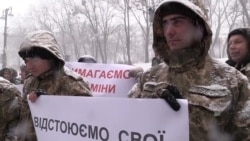 Ветерани війни на Донбасі вимагають землю під Кабміном (відео)