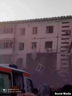 Sosial ulgamlarda iki gaty ýumrulan jaýyň suraty çap edildi