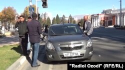 Машина с иностранными номерами на одной из улиц Душанбе